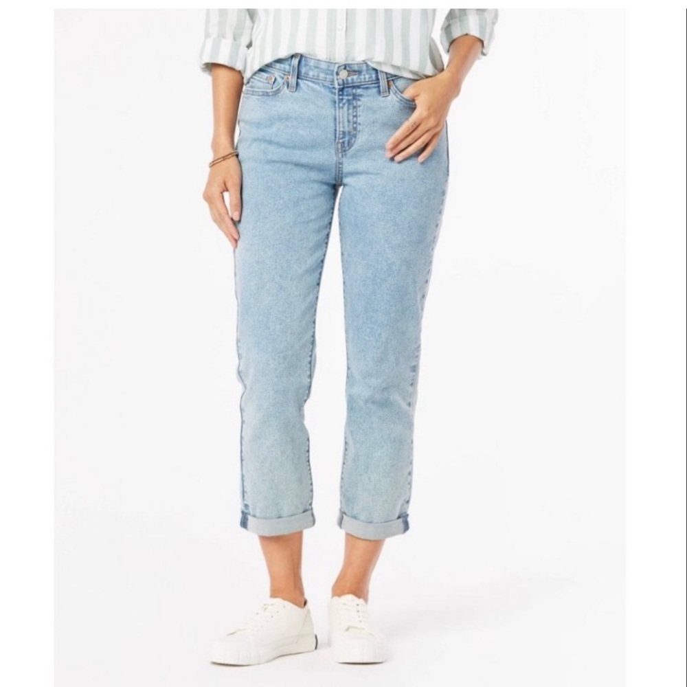 Levi’s Denizen Size 2/26 Distressed Boyfriend Jeans Light Wash